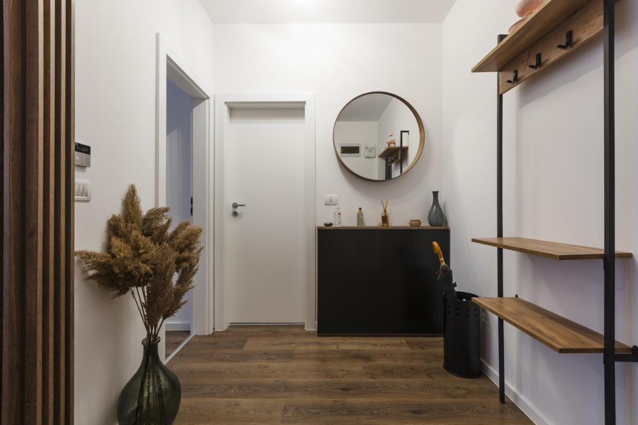 Apartment Near Iulius Mall With Balcony & Private Parking ทิมิชัวรา ภายนอก รูปภาพ